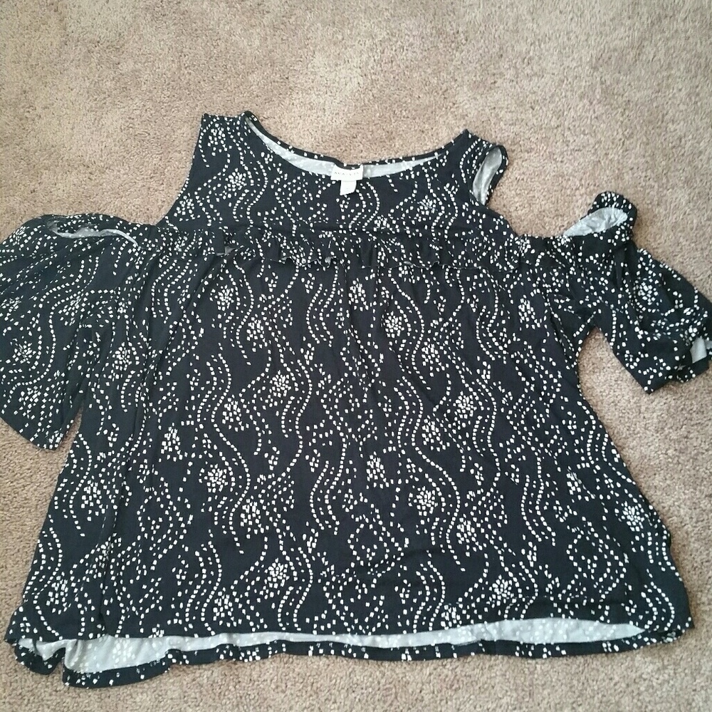 Open shoulder top